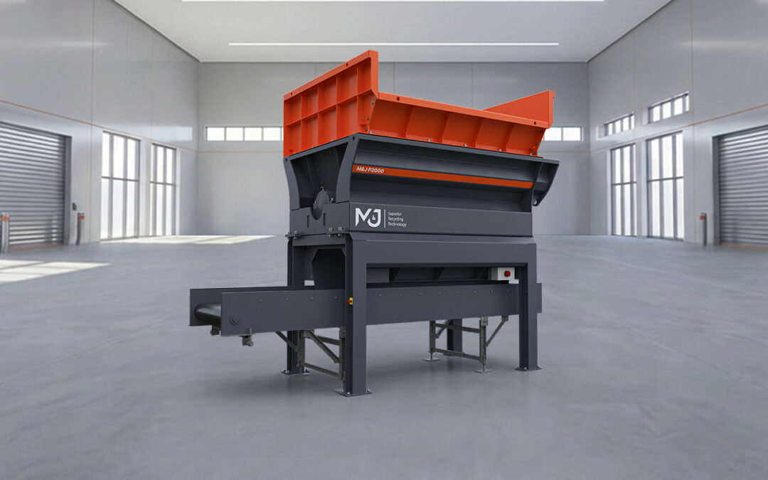 M&J P2000 hydraulic pre-shredder